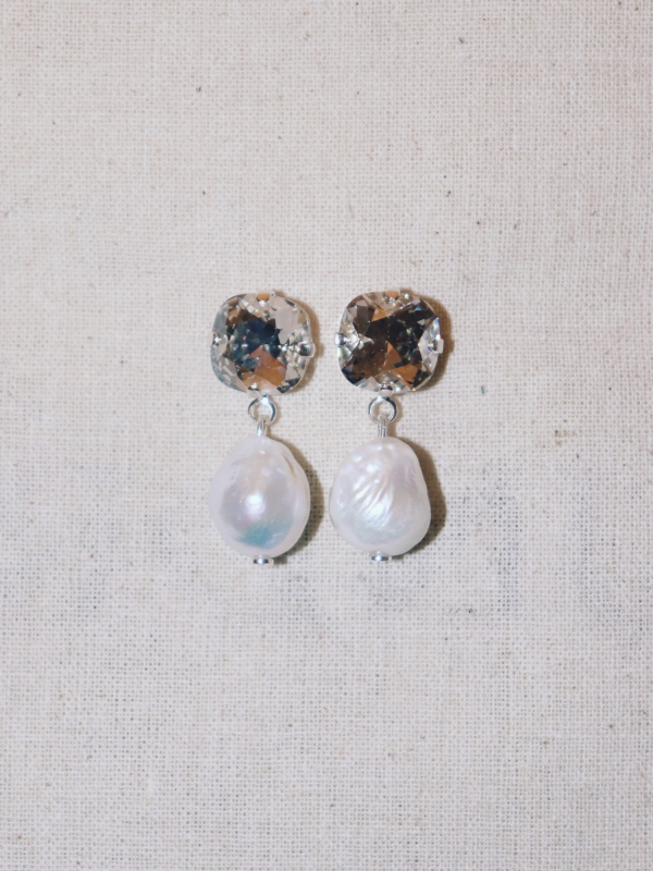 Elise Crystals and white baroque pearls earrings