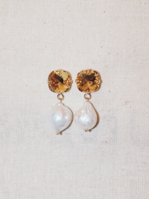 Ambre Crystals and white baroque pearls earrings