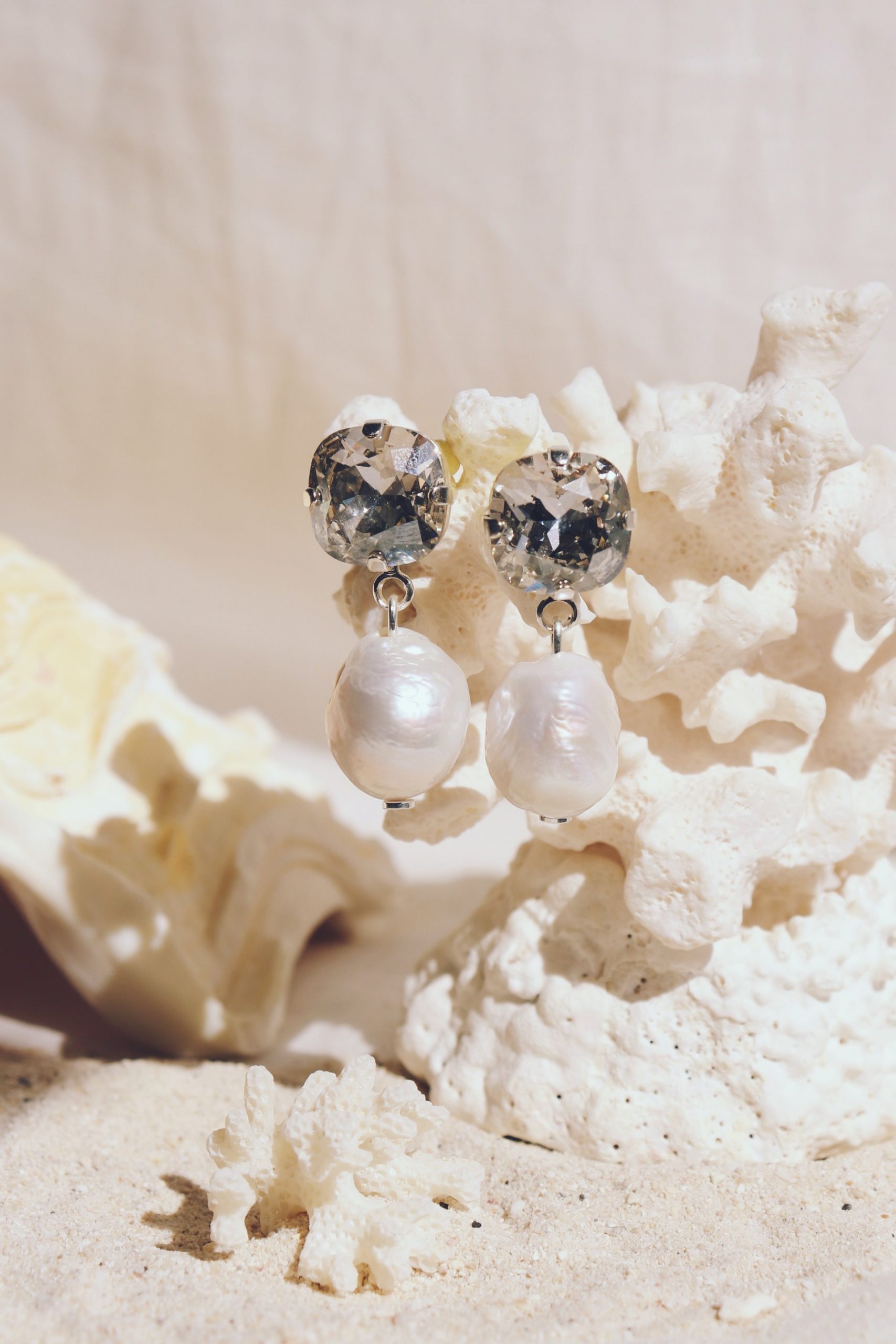 Elise Crystals and white baroque pearls earrings - Image 2